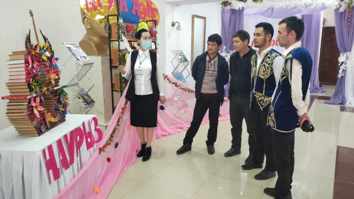 “Ұлттық тәрбиенің алтын қазығы – әйел адам” атты кітап көрмесі