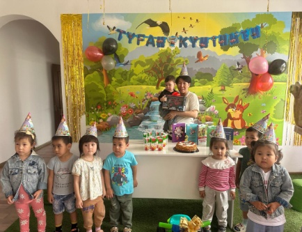 Кітапханадағы туған күн